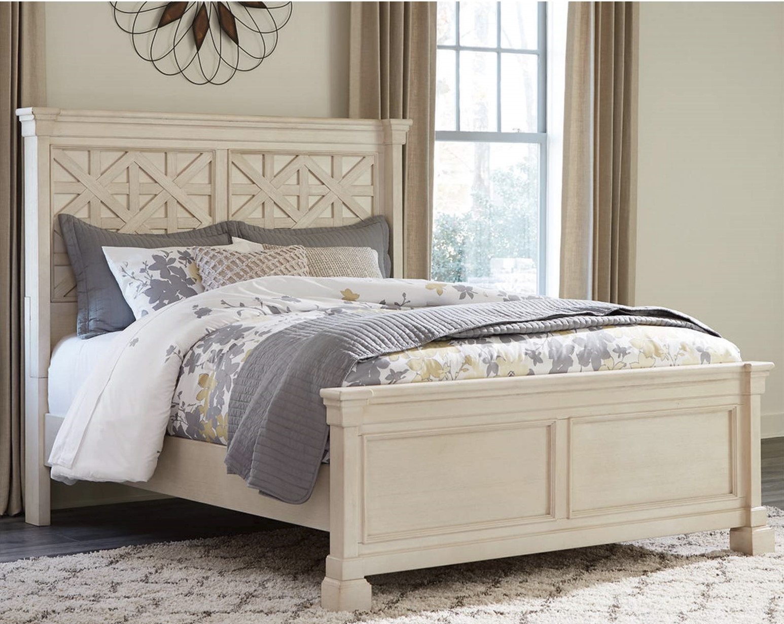 Bolanburg Queen Panel Bedframe  image 1